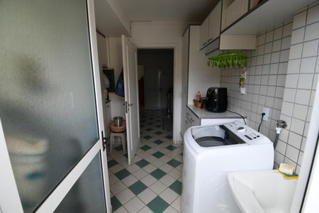 Casa de condomínio à venda com 180m², 5 quartos e 4 vagasÁrea de Serviço