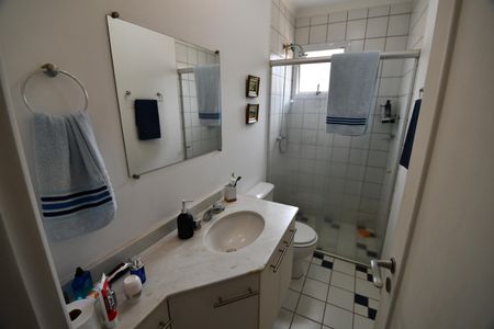Casa de condomínio à venda com 180m², 5 quartos e 4 vagasBanheiro Suíte 2