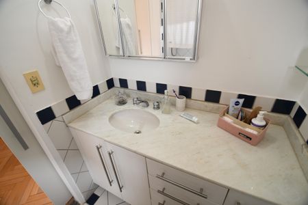 Casa de condomínio à venda com 180m², 5 quartos e 4 vagasBanheiro Suíte 1