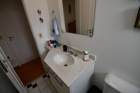 Casa de condomínio à venda com 180m², 5 quartos e 4 vagasBanheiro Suíte 2