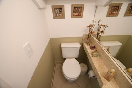 Casa de condomínio à venda com 180m², 5 quartos e 4 vagasLavabo