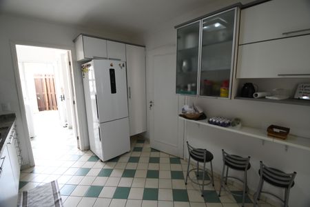 Casa de condomínio à venda com 180m², 5 quartos e 4 vagasCozinha