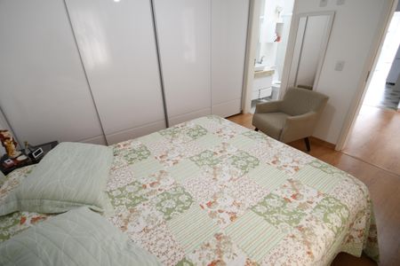 Casa de condomínio à venda com 180m², 5 quartos e 4 vagasSuíte 1