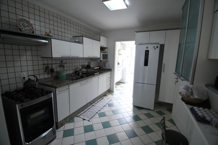 Casa de condomínio à venda com 180m², 5 quartos e 4 vagasCozinha