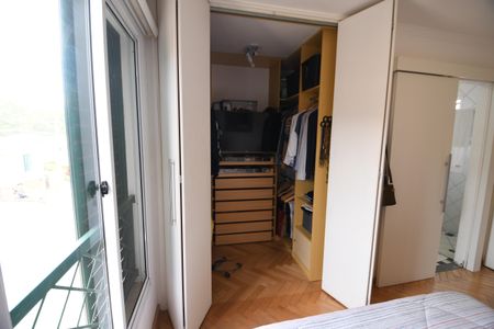 Casa de condomínio à venda com 180m², 5 quartos e 4 vagasCloset Suíte 3