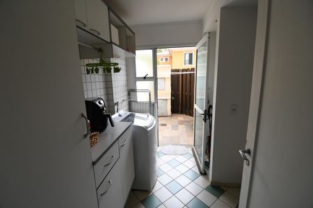 Casa de condomínio à venda com 180m², 5 quartos e 4 vagasÁrea de Serviço