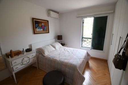 Casa de condomínio à venda com 180m², 5 quartos e 4 vagasSuíte 3