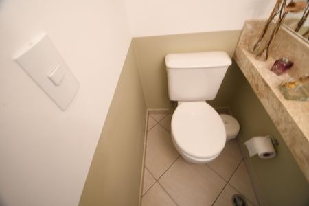 Casa de condomínio à venda com 180m², 5 quartos e 4 vagasLavabo