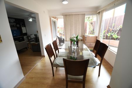 Casa de condomínio à venda com 180m², 5 quartos e 4 vagasSala de Jantar