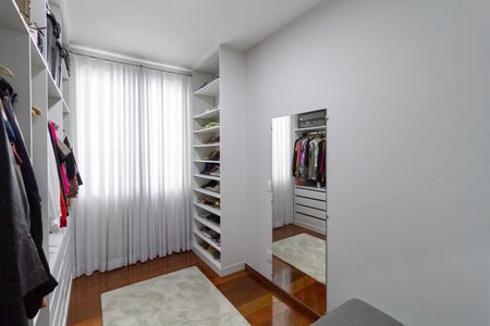 Casa à venda com 255m², 3 quartos e 2 vagas Casa à venda com 255m², 3 quartos e 2 vagasCloset da suíte 2