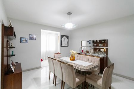 Casa à venda com 255m², 3 quartos e 2 vagas Casa à venda com 255m², 3 quartos e 2 vagasCopa