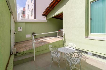 Casa à venda com 255m², 3 quartos e 2 vagas Casa à venda com 255m², 3 quartos e 2 vagasEntrada