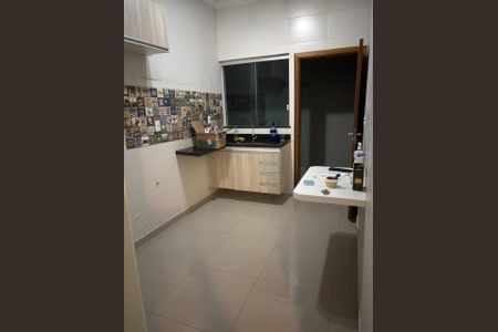 Cozinha de casa de condomínio para alugar com 3 quartos, 104m² em Alto Umuarama, Uberlândia