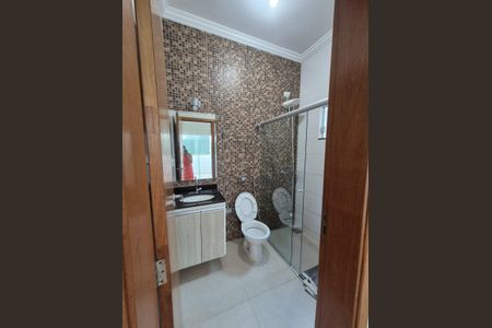 Banheiro 1 de casa de condomínio para alugar com 3 quartos, 104m² em Alto Umuarama, Uberlândia