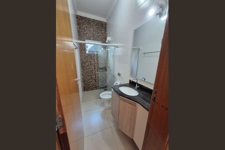 Banheiro 2 de casa de condomínio para alugar com 3 quartos, 104m² em Alto Umuarama, Uberlândia