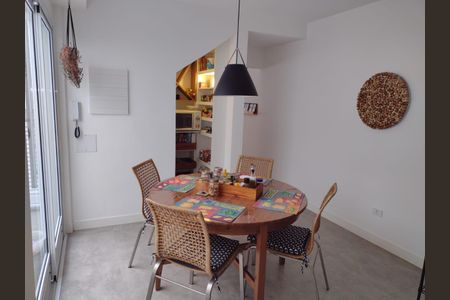 Casa à venda com 116m², 3 quartos e 2 vagas Casa à venda com 116m², 3 quartos e 2 vagasCozinha