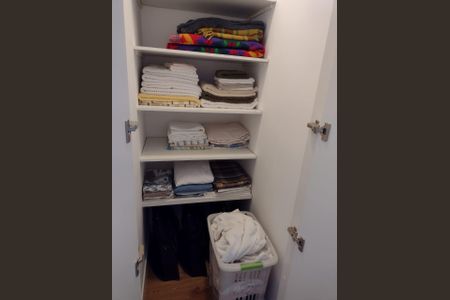 Casa à venda com 116m², 3 quartos e 2 vagas Casa à venda com 116m², 3 quartos e 2 vagasroupeiro