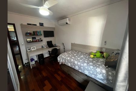 Casa à venda com 225m², 3 quartos e 2 vagas Casa à venda com 225m², 3 quartos e 2 vagasQuarto