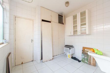 Apartamento à venda com 110m², 2 quartos e 1 vagaÁrea de Serviço