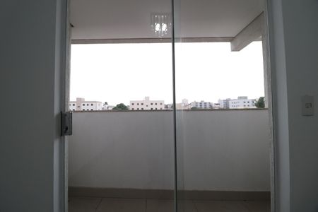 Sacada de apartamento para alugar com 4 quartos, 198m² em Umuarama, Uberlândia