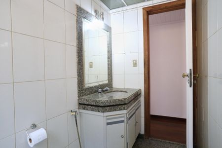 Apartamento para alugar com 165m², 3 quartos e 2 vagas Apartamento para alugar com 165m², 3 quartos e 2 vagasBanheiro