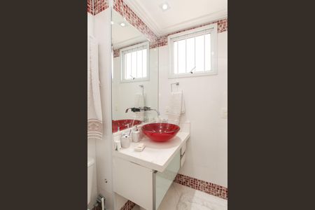 Apartamento à venda com 97m², 2 quartos e 2 vagas Apartamento à venda com 97m², 2 quartos e 2 vagasBanheiro da Suíte