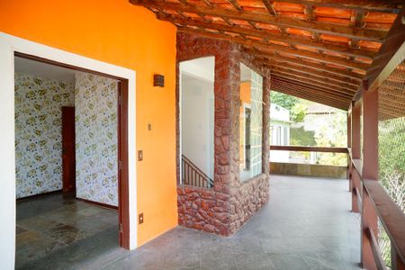 Varanda de casa à venda com 4 quartos, 380m² em Camboinhas, Niterói