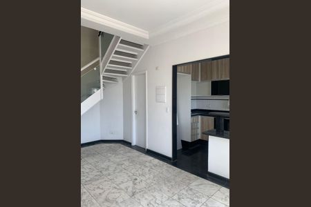 Escada de apartamento para alugar com 2 quartos, 80m² em Tatuapé, São Paulo