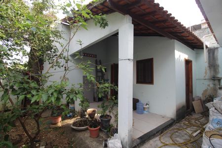 Casa para alugar com 599m², 6 quartos e 6 vagasQuintal dos fundos - Edícula com quarto e banheiro