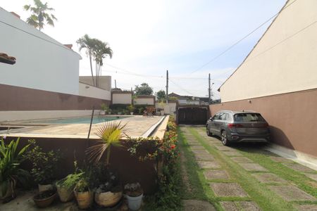 Casa para alugar com 599m², 6 quartos e 6 vagasQuintal da frente da casa
