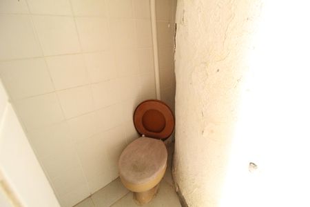 Casa para alugar com 599m², 6 quartos e 6 vagasQuintal da frente da casa - Banheiro