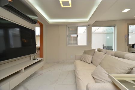 Sala  de apartamento para alugar com 2 quartos, 136m² em Santo Antônio, Belo Horizonte