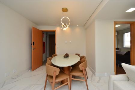 Sala  de apartamento para alugar com 2 quartos, 136m² em Santo Antônio, Belo Horizonte