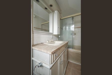 Banheiro da Suíte de apartamento à venda com 3 quartos, 104m² em Petrópolis, Porto Alegre