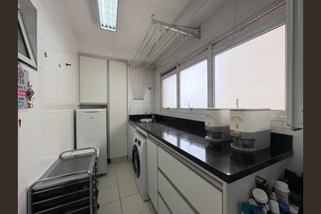 Casa à venda com 167m², 3 quartos e 4 vagas Casa à venda com 167m², 3 quartos e 4 vagasLavanderia