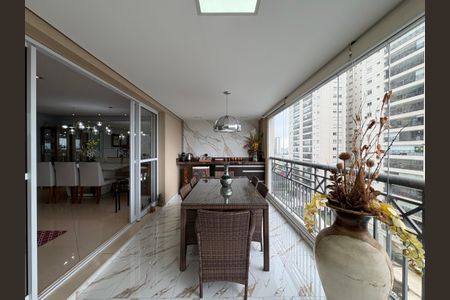 Casa à venda com 167m², 3 quartos e 4 vagas Casa à venda com 167m², 3 quartos e 4 vagasSacada