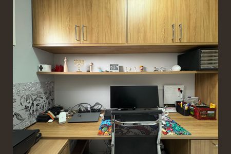 Casa à venda com 167m², 3 quartos e 4 vagas Casa à venda com 167m², 3 quartos e 4 vagasEscritório