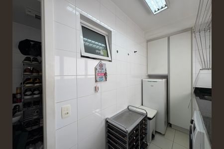 Casa à venda com 167m², 3 quartos e 4 vagas Casa à venda com 167m², 3 quartos e 4 vagasLavanderia