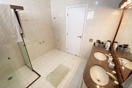 Apartamento para alugar com 205m², 2 quartos e 3 vagasBanheiro da Suíte 1