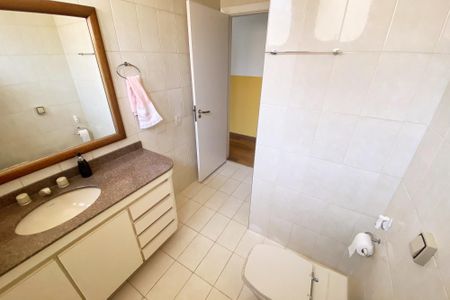 Apartamento para alugar com 205m², 2 quartos e 3 vagasBanheiro da Suíte 2