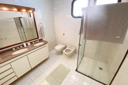 Apartamento para alugar com 205m², 2 quartos e 3 vagasBanheiro da Suíte 1