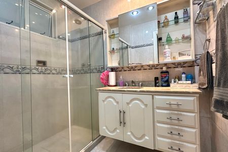 Apartamento à venda com 280m², 5 quartos e 1 vaga Apartamento à venda com 280m², 5 quartos e 1 vagaBanheiro