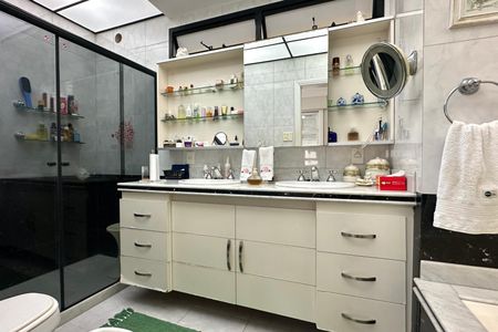 Apartamento à venda com 280m², 5 quartos e 1 vaga Apartamento à venda com 280m², 5 quartos e 1 vagaBanheiro da Suíte