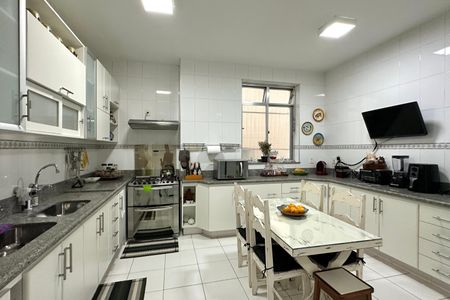 Apartamento à venda com 280m², 5 quartos e 1 vaga Apartamento à venda com 280m², 5 quartos e 1 vagaCozinha