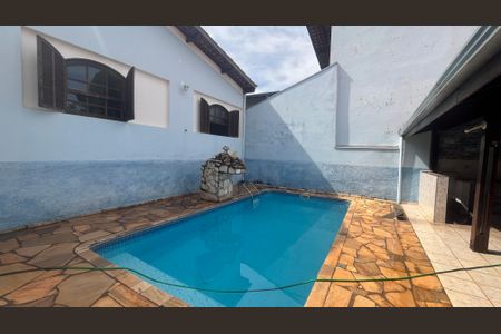 Casa à venda com 260m², 3 quartos e 2 vagas Casa à venda com 260m², 3 quartos e 2 vagasÁrea Externa