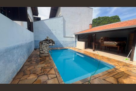 Casa à venda com 260m², 3 quartos e 2 vagas Casa à venda com 260m², 3 quartos e 2 vagasÁrea Externa