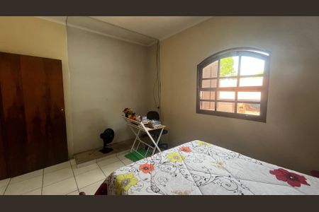 Casa à venda com 260m², 3 quartos e 2 vagas Casa à venda com 260m², 3 quartos e 2 vagasSuíte