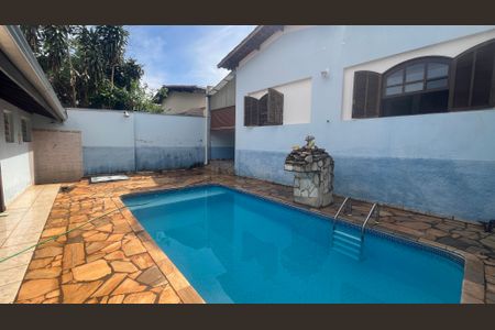 Casa à venda com 260m², 3 quartos e 2 vagas Casa à venda com 260m², 3 quartos e 2 vagasÁrea Externa