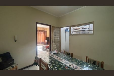 Casa à venda com 260m², 3 quartos e 2 vagas Casa à venda com 260m², 3 quartos e 2 vagasCopa