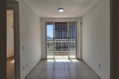 Sala de apartamento para alugar com 3 quartos, 68m² em Barra da Tijuca, Rio de Janeiro